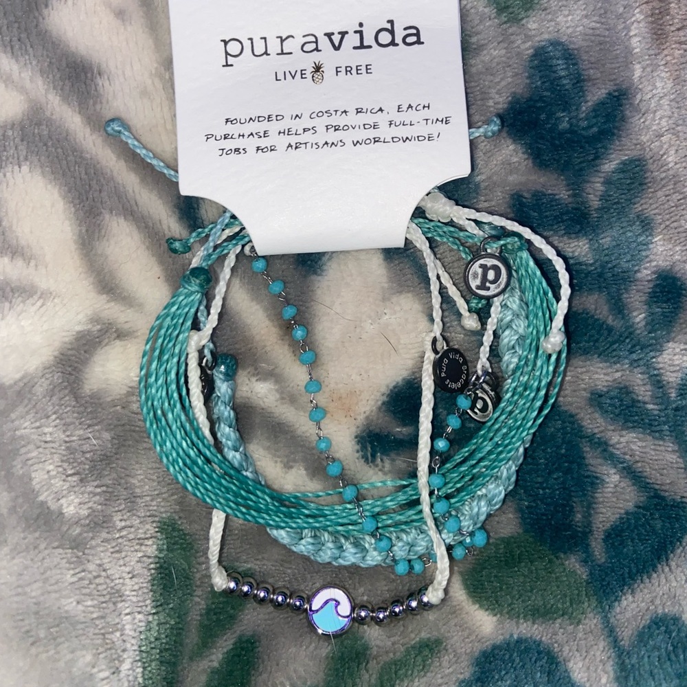 Bracelets - Picture 2 of 9